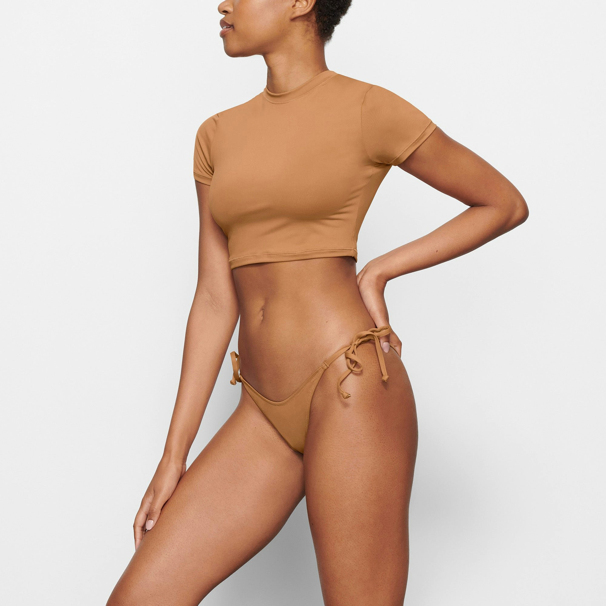 SWIM T-SHIRT WORN BY A MODEL IN SIDE VIEW