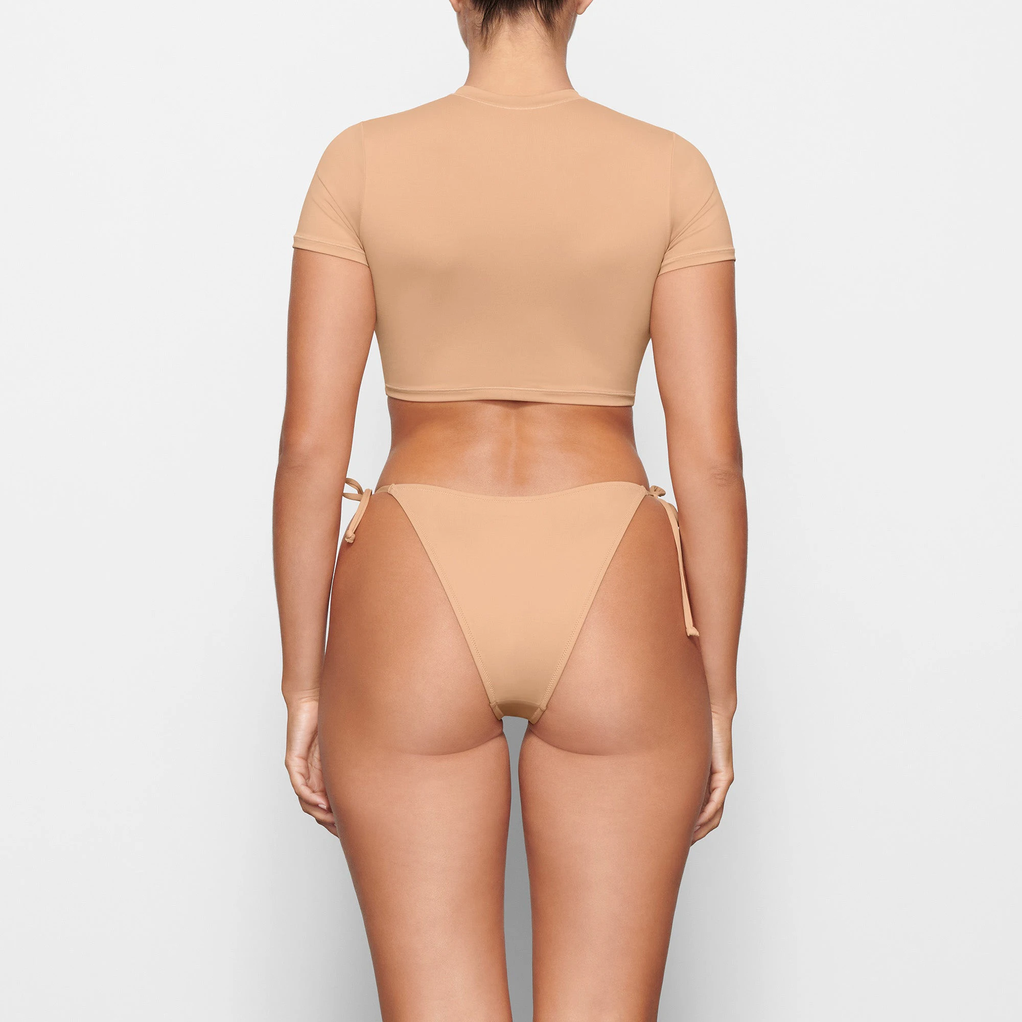 SWIM T-SHIRT WORN BY A MODEL IN BACK VIEW