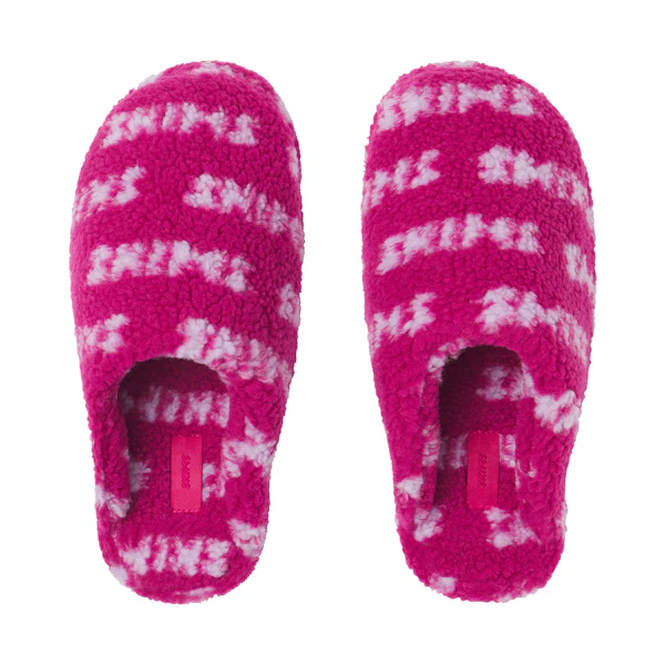 TEDDY SHERPA SLIPPER LAYS FLAT ON A WHITE BACKGROUND